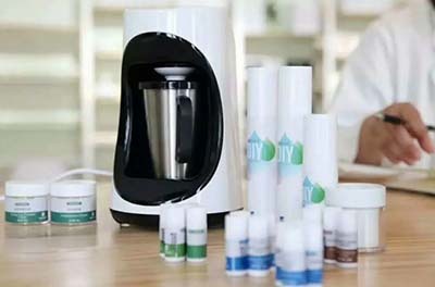 把工廠‘搬進’美容院？！揭秘明星私人定制護膚品的誕生全過程